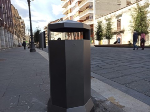 Arredo urbano cestino raccolta differenziata modello Camerota