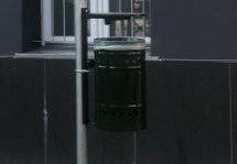 Cestino con posacenere da palo Libertino