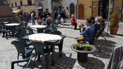 Installazione fioriera Roman