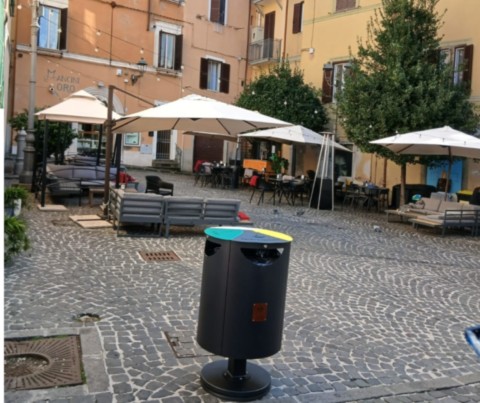 Installazione cestino raccolta differenziata modello Quadrifoglio